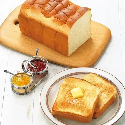 トーストすることでよりモッチリ、柔らかな食感をお楽しみいただけます。 トーストすることでよりモッチリ、柔らかな食感をお楽しみいただけます。