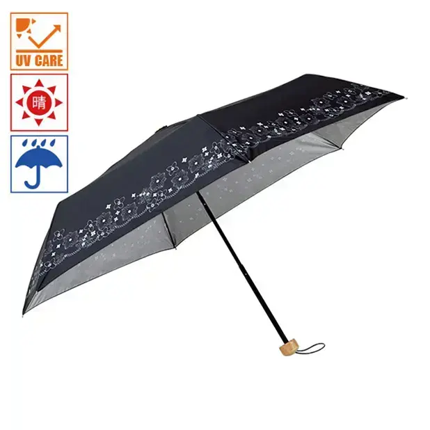 紫外線遮蔽率99.9%　UPF 50+の晴雨兼用折りたたみ傘です。