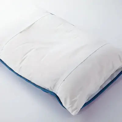 ゴムバンドで枕に装着できるのでずれを気にすることがありません。 ゴムバンドで枕に装着できるのでずれを気にすることがありません。