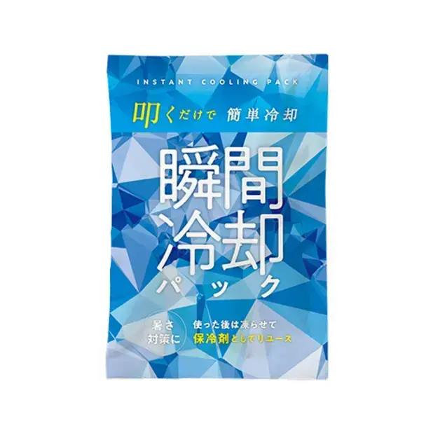 手のひらに載せ、パンッ！と叩けば瞬間冷却材に早変わり。使った後は冷凍庫で冷やして保冷剤として使えます。