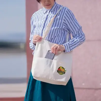 サイズ感とフルカラー名入れの例。 サイズ感とフルカラー名入れの例。