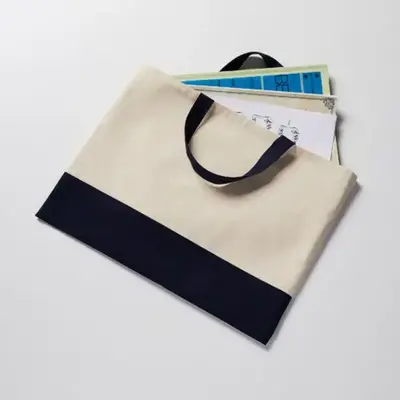 学習帳などがすっぽり入るサイズです。 学習帳などがすっぽり入るサイズです。
