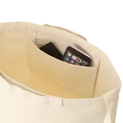 内側にはスマホなどの収納に便利なポケット付き。 内側にはスマホなどの収納に便利なポケット付き。
