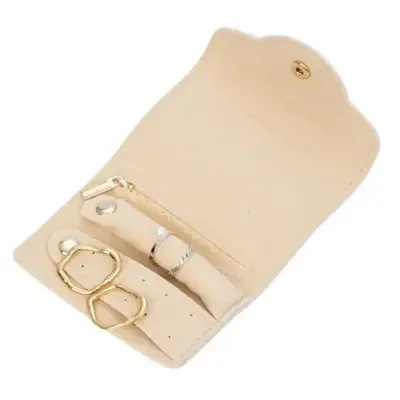 指輪やピアス専用のパーツやファスナー付きの内袋付きなのでネックレスなども収納できます。