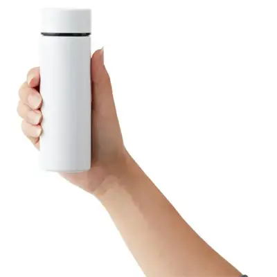 手の中に納まるほどのミニサイズなので持ち歩きも楽! 手の中に納まるほどのミニサイズなので持ち歩きも楽!