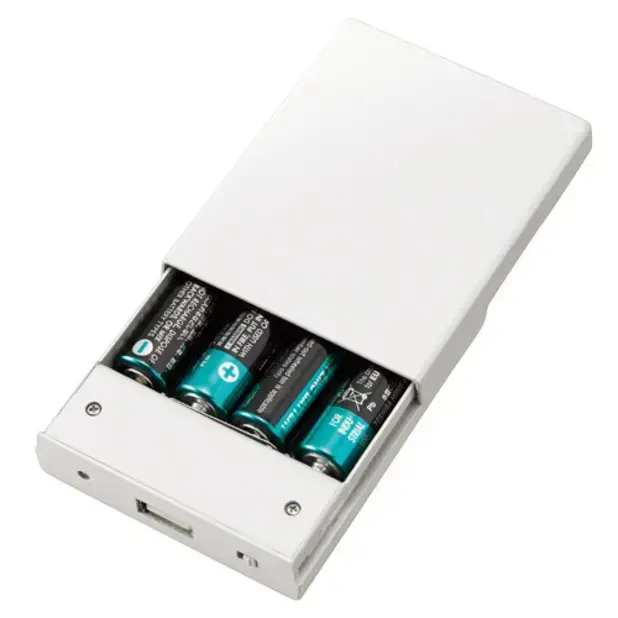 市販のアルカリ単3乾電池4本で約1200mAh相当のチャージが可能です。