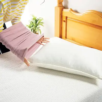 ぐぃ~~んと伸びるからいろいろなサイズの枕にぴったりフィットします。 ぐぃ~~んと伸びるからいろいろなサイズの枕にぴったりフィットします。