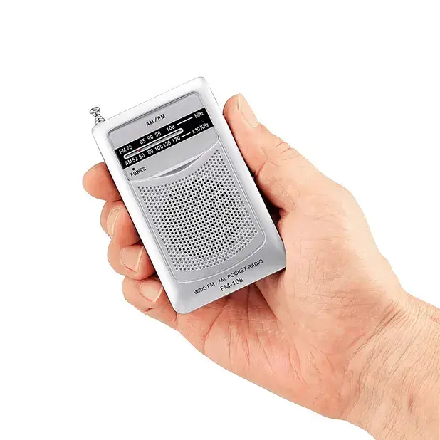 コンパクトな手のひらサイズのラジオです。