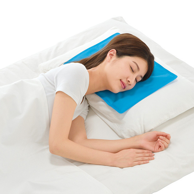 接触涼感素材でできた枕パッド。冷凍庫や冷蔵庫での事前冷却不要。