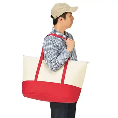 ショルダー保冷温トートとしての使用イメージ。 ショルダー保冷温トートとしての使用イメージ。