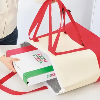 大型なのでお持ち帰りピザなどもフラット状態で持ち帰れます。 大型なのでお持ち帰りピザなどもフラット状態で持ち帰れます。