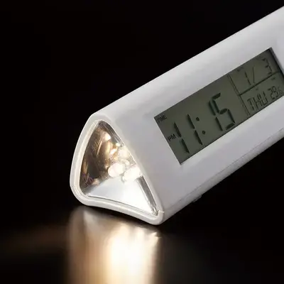 ライト付きなので停電時などに懐中電灯として使えます。 ライト付きなので停電時などに懐中電灯として使えます。