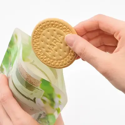 開口部はジッパー仕様になっているので湿気にも強い保存パックです。 開口部はジッパー仕様になっているので湿気にも強い保存パックです。