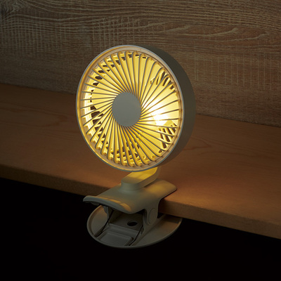 2段階に調整できるLEDライト付きです。 2段階に調整できるLEDライト付きです。