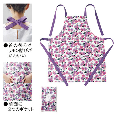 ブリティッシュローズとパープルのリボンが印象的なエプロンです。 ブリティッシュローズとパープルのリボンが印象的なエプロンです。