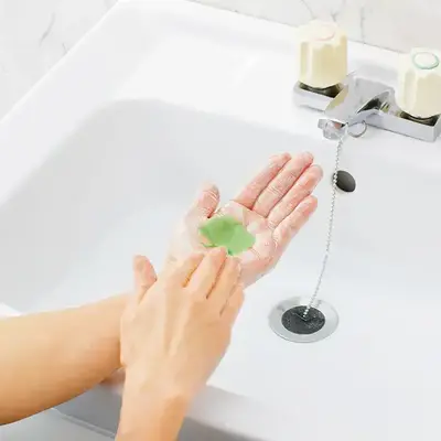 ウイルスから身を守るため、手洗いは最も有効な手段です。 ウイルスから身を守るため、手洗いは最も有効な手段です。