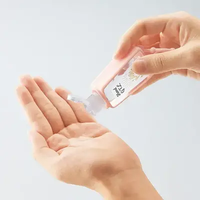 外出時、何かに触れたなど気になるときにサッと使えます。 外出時、何かに触れたなど気になるときにサッと使えます。