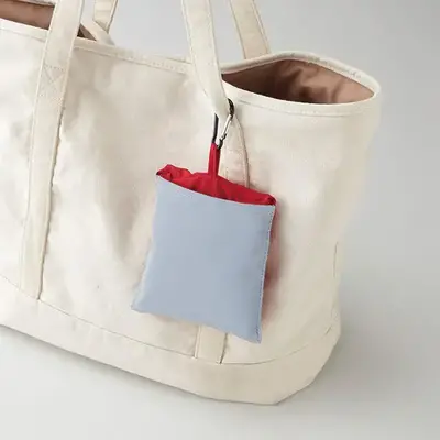 カラビナ付きなのでバッグなどにぶら下げて持ち運び出来、うっかり忘れがなく便利です。 カラビナ付きなのでバッグなどにぶら下げて持ち運び出来、うっかり忘れがなく便利です。