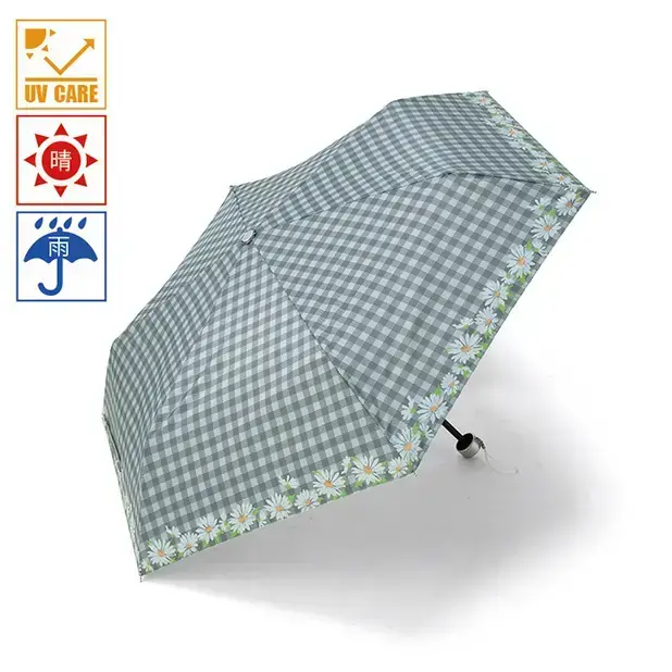 UV遮蔽率96%の晴雨兼用折りたたみ傘。