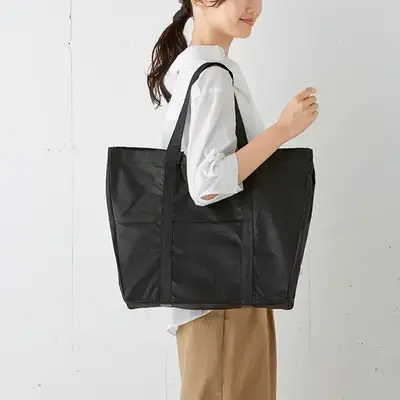 たっぷり入る大容量バッグです。 たっぷり入る大容量バッグです。