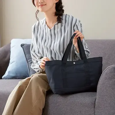 ビジネスバッグとしても使えるシックなブラックカラーのデイリーバッグ。 ビジネスバッグとしても使えるシックなブラックカラーのデイリーバッグ。