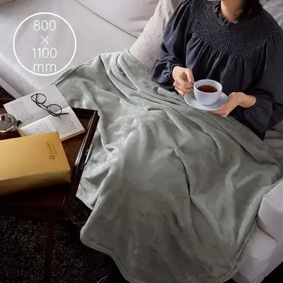 フランネル生地で、肌触りが気持ちよく、暖かく包まれる感覚のブランケットです。 フランネル生地で、肌触りが気持ちよく、暖かく包まれる感覚のブランケットです。