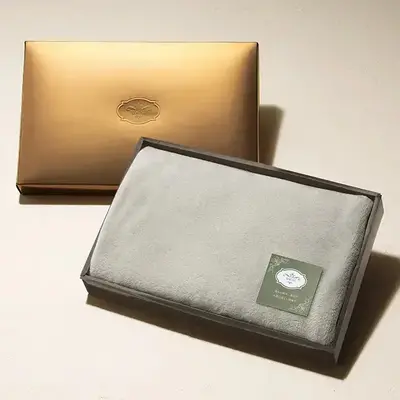貰ってうれしいマイクロファイバーバスタオル。高級感あるパッケージでギフト需要に応えます。 貰ってうれしいマイクロファイバーバスタオル。高級感あるパッケージでギフト需要に応えます。