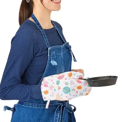 フライパンなど熱々のものを持つときに役立つミトン。 フライパンなど熱々のものを持つときに役立つミトン。