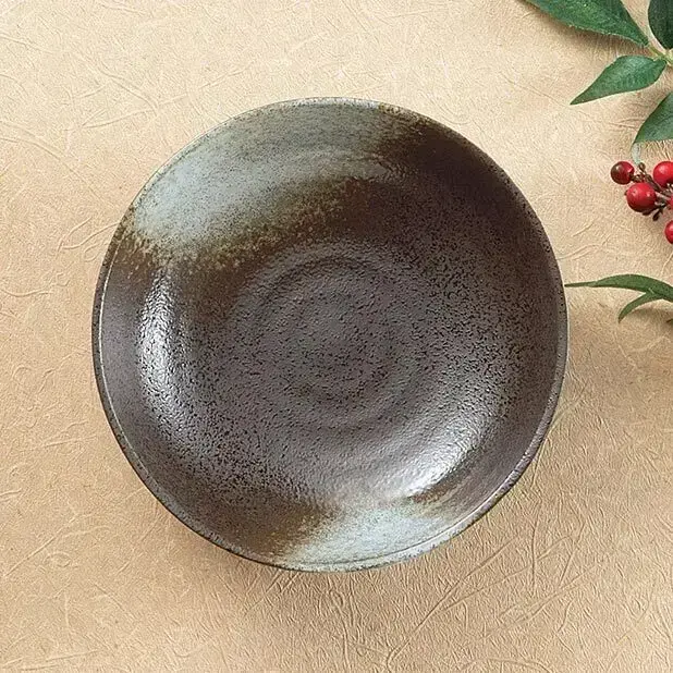 品格ある岐阜県美濃焼の中鉢です。