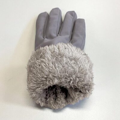 内側はあたたかなボア起毛素材を使用し暖かなグローブです。 内側はあたたかなボア起毛素材を使用し暖かなグローブです。