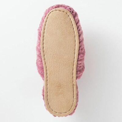 静音効果のある素材を使用した底面。 静音効果のある素材を使用した底面。