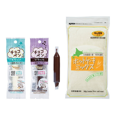 北海道産ホットケーキミックス、お絵かきチョコペン(黒、白)各1本のセット。 北海道産ホットケーキミックス、お絵かきチョコペン(黒、白)各1本のセット。