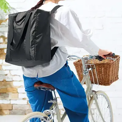 丈夫なリップストップポリエステル製のお買い物に便利な保冷温リュックサックです。 丈夫なリップストップポリエステル製のお買い物に便利な保冷温リュックサックです。