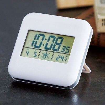 電波時計、温度表示、カレンダー表示、スヌーズ機能付きアラームの4機能が付いた多機能卓上時計です。