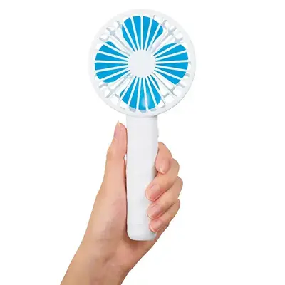 暑い日の外出時には今や必需品ですね。 暑い日の外出時には今や必需品ですね。