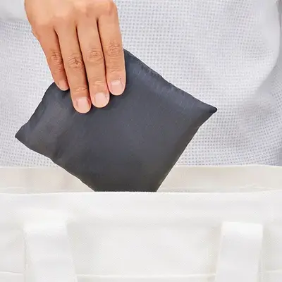 使わないときはこんなにコンパクトに持ち運べます。 使わないときはこんなにコンパクトに持ち運べます。