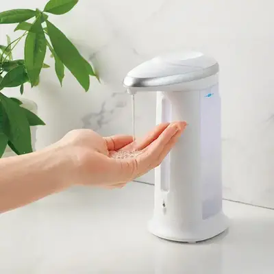 センサーが感知するとソープが自動で出てきます。 センサーが感知するとソープが自動で出てきます。