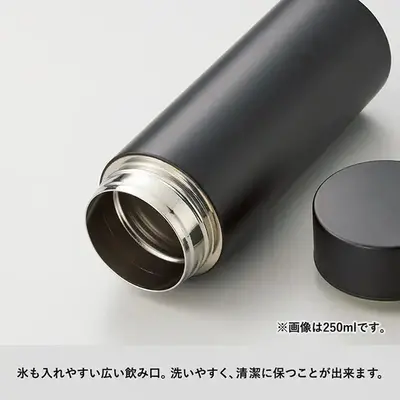大口径で洗いやすく、大きな氷も入れやすい形状です。 大口径で洗いやすく、大きな氷も入れやすい形状です。