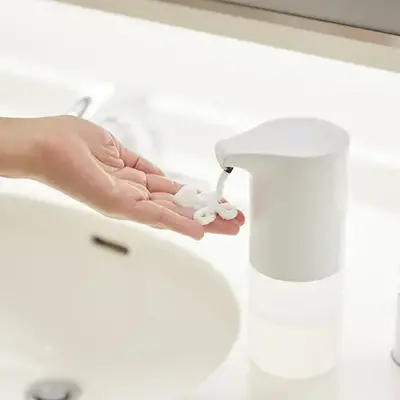非接触で泡が手に取れるのでご家庭はもちろん、不特定多数の方が使用する洗面所などにおススメです。