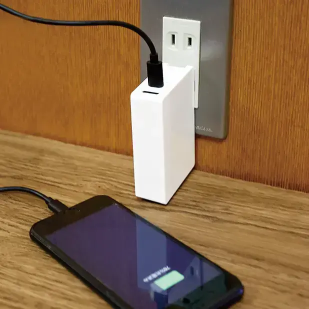 USBケーブルを接続すればACアダプタとしても使用できます。