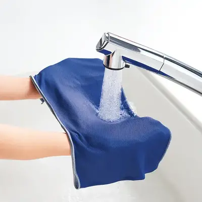 水道水をたっぷり含み、絞って振れば冷感が何度も得られます。 水道水をたっぷり含み、絞って振れば冷感が何度も得られます。