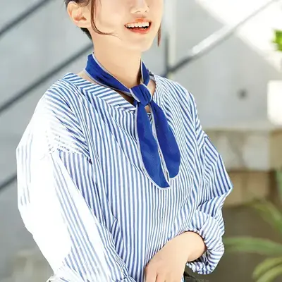 首元で巻いて使います。 首元で巻いて使います。
