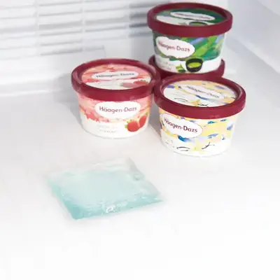 冷凍庫でジェルを凍らせて使います。 冷凍庫でジェルを凍らせて使います。
