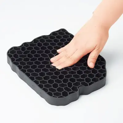 今話題のハニカム構造のゲルクッションです。 今話題のハニカム構造のゲルクッションです。