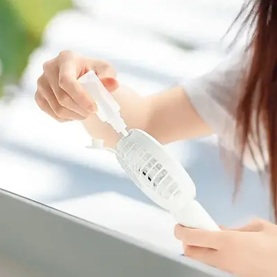 水補給用の専用ボトル付きです。 水補給用の専用ボトル付きです。