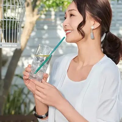 熱伝導の良いアルミ製ストローで冷たいドリンクがさらにひんやり! 熱伝導の良いアルミ製ストローで冷たいドリンクがさらにひんやり!