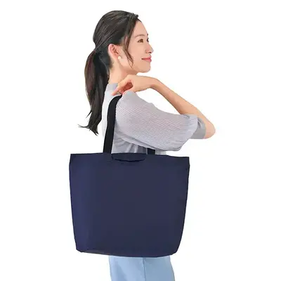 使用時のイメージ。口元はスナップボタンで留められます。 使用時のイメージ。口元はスナップボタンで留められます。
