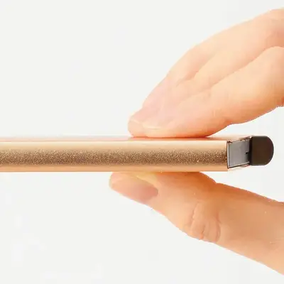厚さ0.9cmとスリムです。 厚さ0.9cmとスリムです。