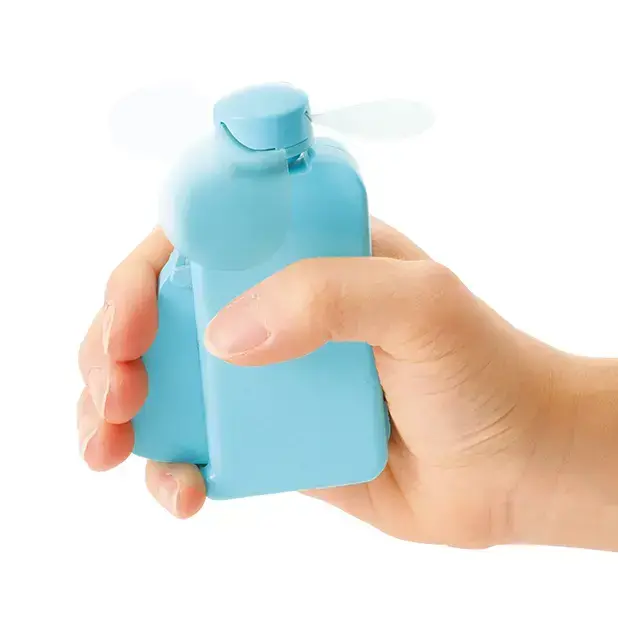 にぎにぎするだけで回る電池不要のエコ扇風機。 にぎにぎするだけで回る電池不要のエコ扇風機。