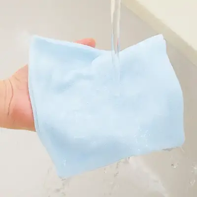 水に濡らし、絞って使用します。 水に濡らし、絞って使用します。